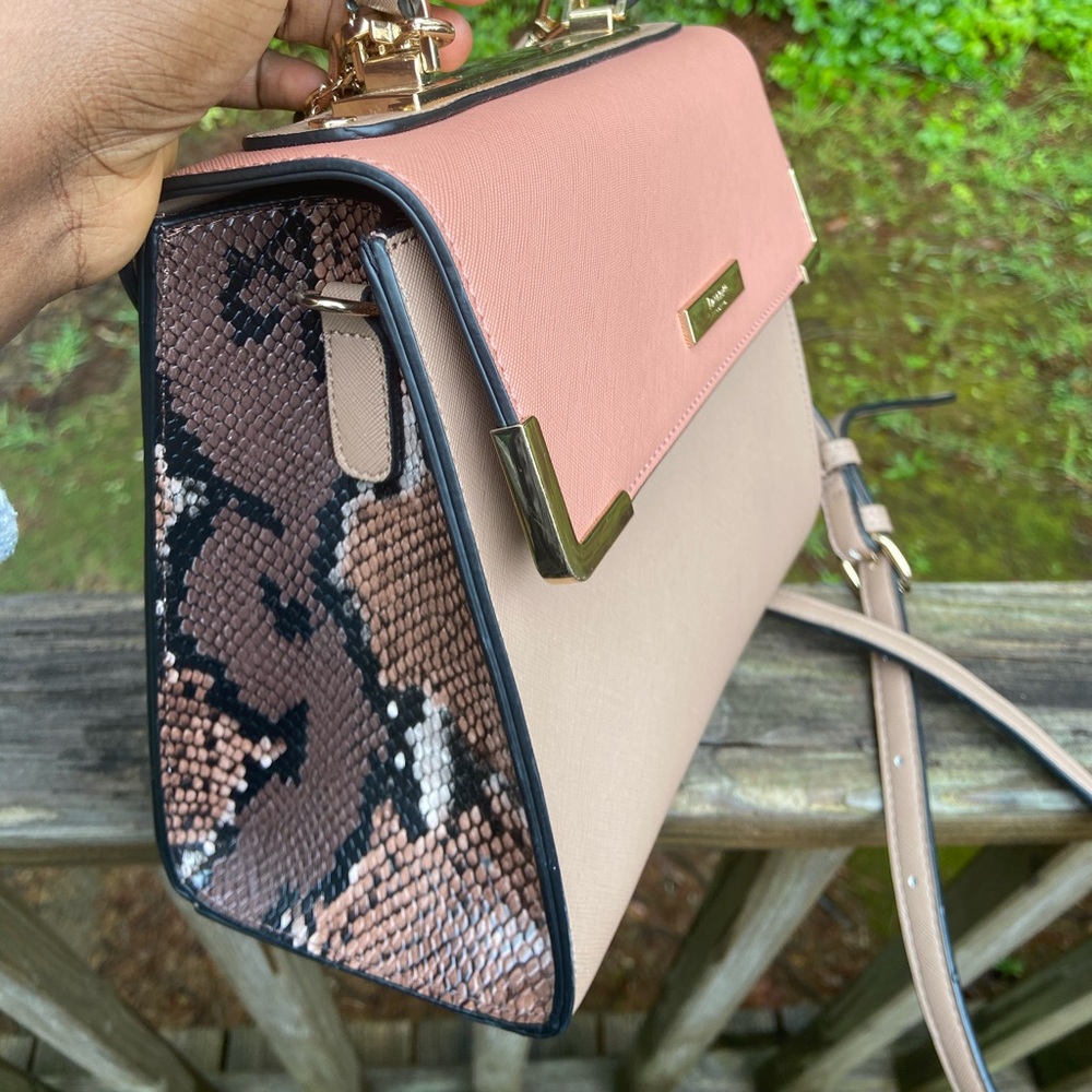 Handbag. Great condition. Worn once. Pink/Nude